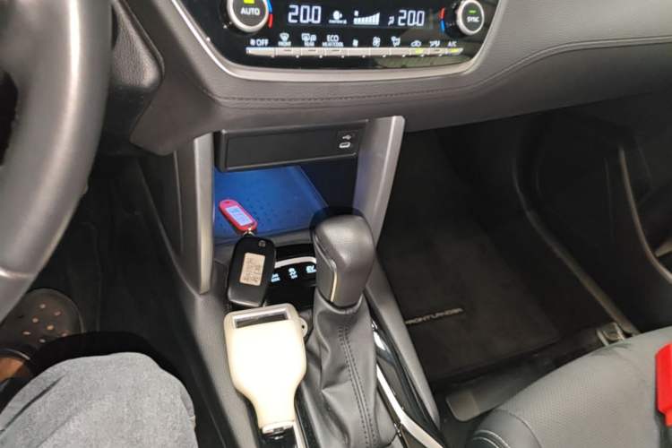 Used Toyota FRONTLANDER 2023 2.0L Smart Electric Hybrid Dual-Engine Deluxe Version Gear Lever