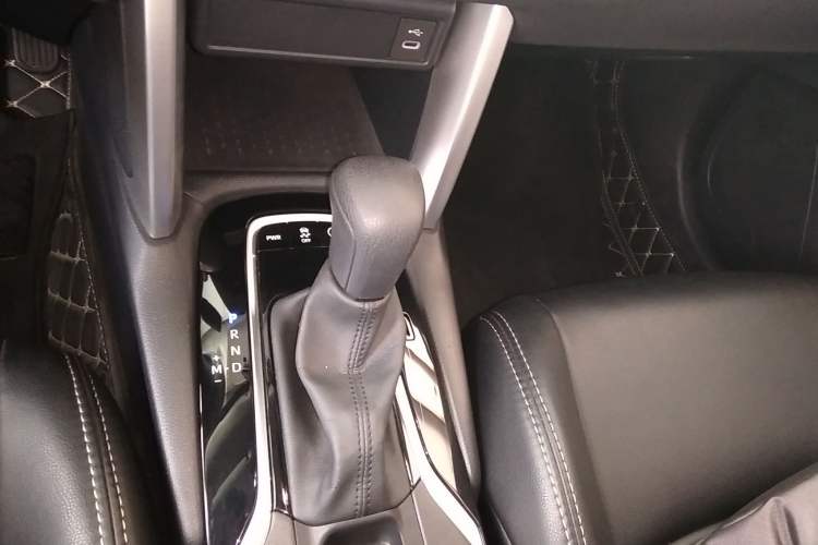 Used Toyota FRONTLANDER 2023 2.0L CVT Elite Edition Gear Lever