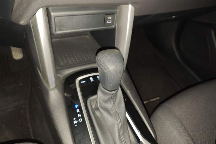 Used Toyota FRONTLANDER 2023 2.0L CVT Elite Edition Gear Lever