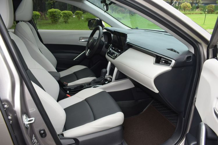 Used Toyota FRONTLANDER 2023 2.0L CVT Luxury Edition Interior 8
