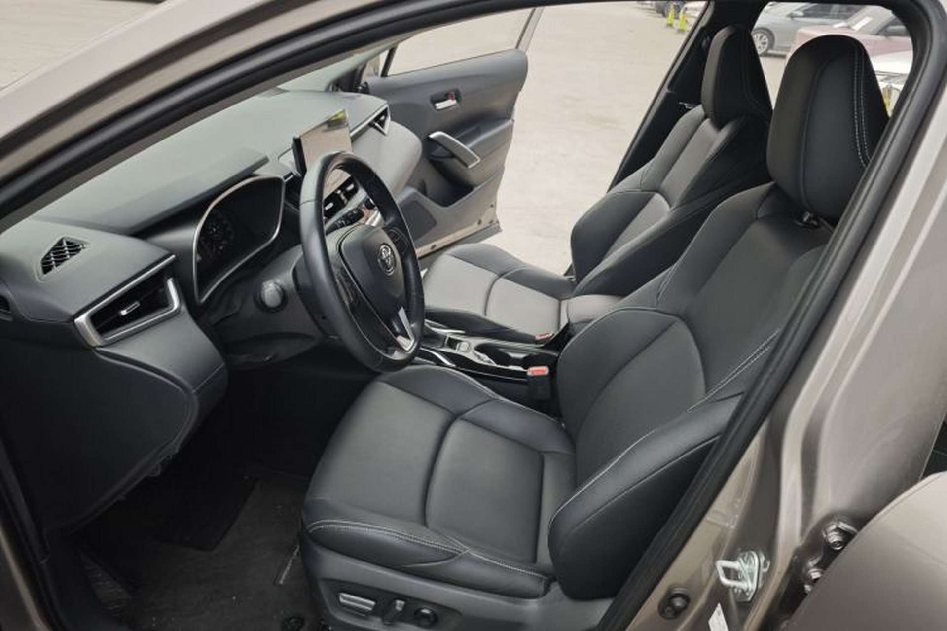 Used Toyota FRONTLANDER 2023 2.0L Smart Electric Hybrid Dual-Engine Deluxe Version Left Front Seat