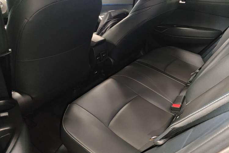 Used Toyota FRONTLANDER 2023 2.0L Smart Electric Hybrid Dual-Engine Deluxe Version Left Rear Seat