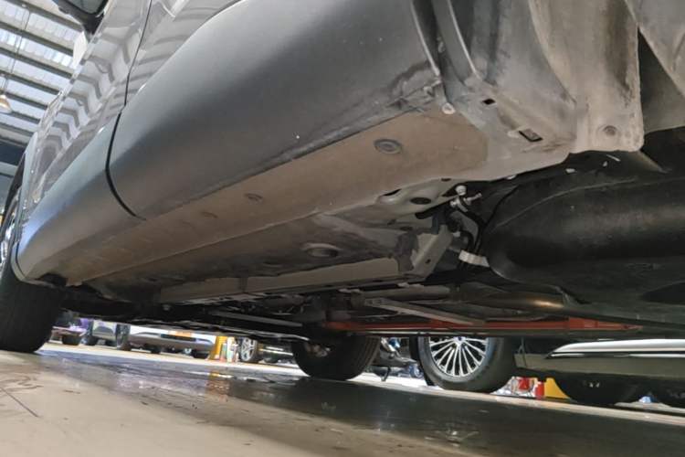 Used Toyota FRONTLANDER 2023 2.0L Smart Electric Hybrid Dual-Engine Deluxe Version Left Side Sill