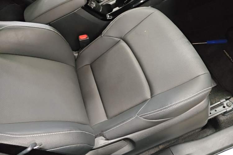 Used Toyota FRONTLANDER 2023 2.0L Smart Electric Hybrid Dual-Engine Deluxe Version Right Front Seat