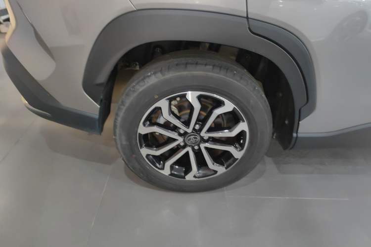Used Toyota FRONTLANDER 2023 2.0L Smart Electric Hybrid Dual-Engine Deluxe Version Right Rear Wheel Hub