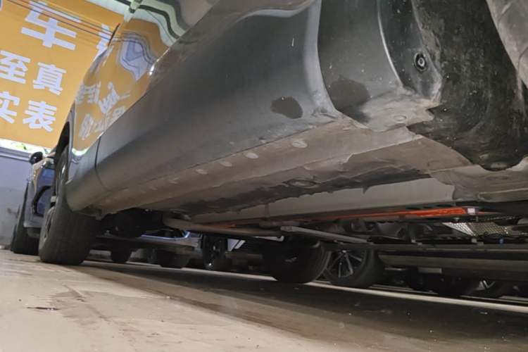 Used Toyota FRONTLANDER 2023 2.0L Smart Electric Hybrid Dual-Engine Deluxe Version Right Side Sill