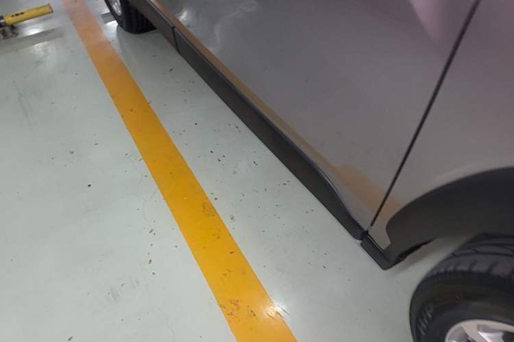 Used Toyota FRONTLANDER 2023 2.0L CVT Elite Edition Right Side Sill