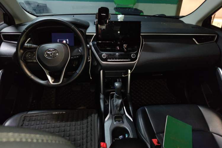 Used Toyota FRONTLANDER 2023 2.0L CVT Elite Edition Center Console