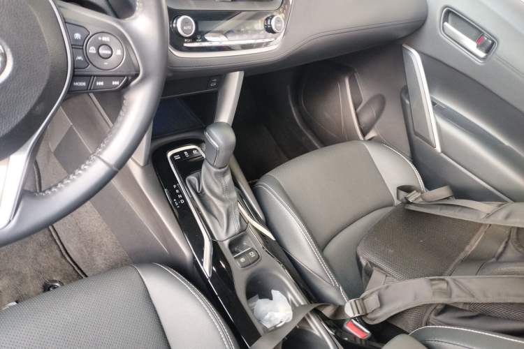 Used Toyota FRONTLANDER 2023 2.0L Smart Electric Hybrid Dual-Engine Deluxe Version Gear Lever