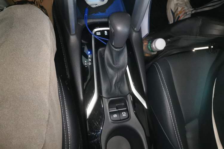 Used Toyota FRONTLANDER 2023 2.0L Smart Electric Hybrid Dual-Engine Deluxe Version Gear Lever