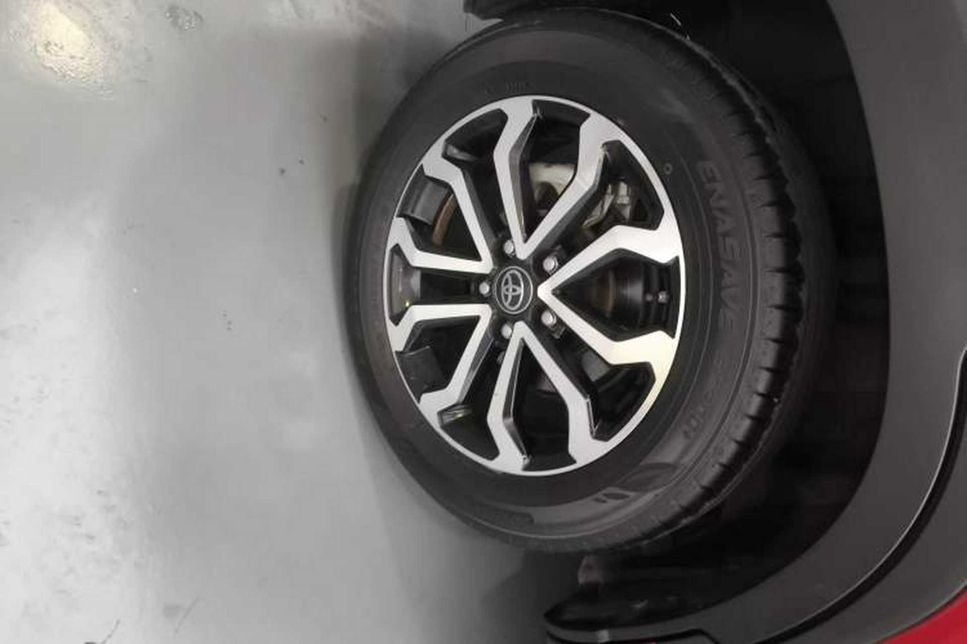 Used Toyota FRONTLANDER 2023 2.0L Smart Electric Hybrid Dual-Engine Deluxe Version Right Rear Wheel Hub