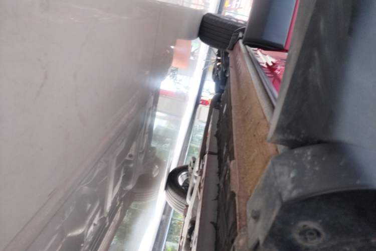 Used Toyota FRONTLANDER 2023 2.0L Smart Electric Hybrid Dual-Engine Deluxe Version Right Side Sill