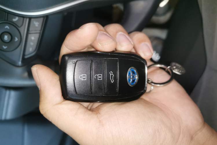 Used Toyota FRONTLANDER 2023 2.0L Smart Electric Hybrid Dual-Engine Deluxe Version Vehicle Key