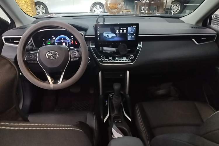 Used Toyota FRONTLANDER 2023 2.0L Smart Electric Hybrid Dual-Engine Luxury Edition Center Console