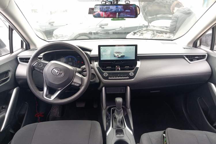 Used Toyota FRONTLANDER 2023 2.0L CVT Elite Edition Center Console
