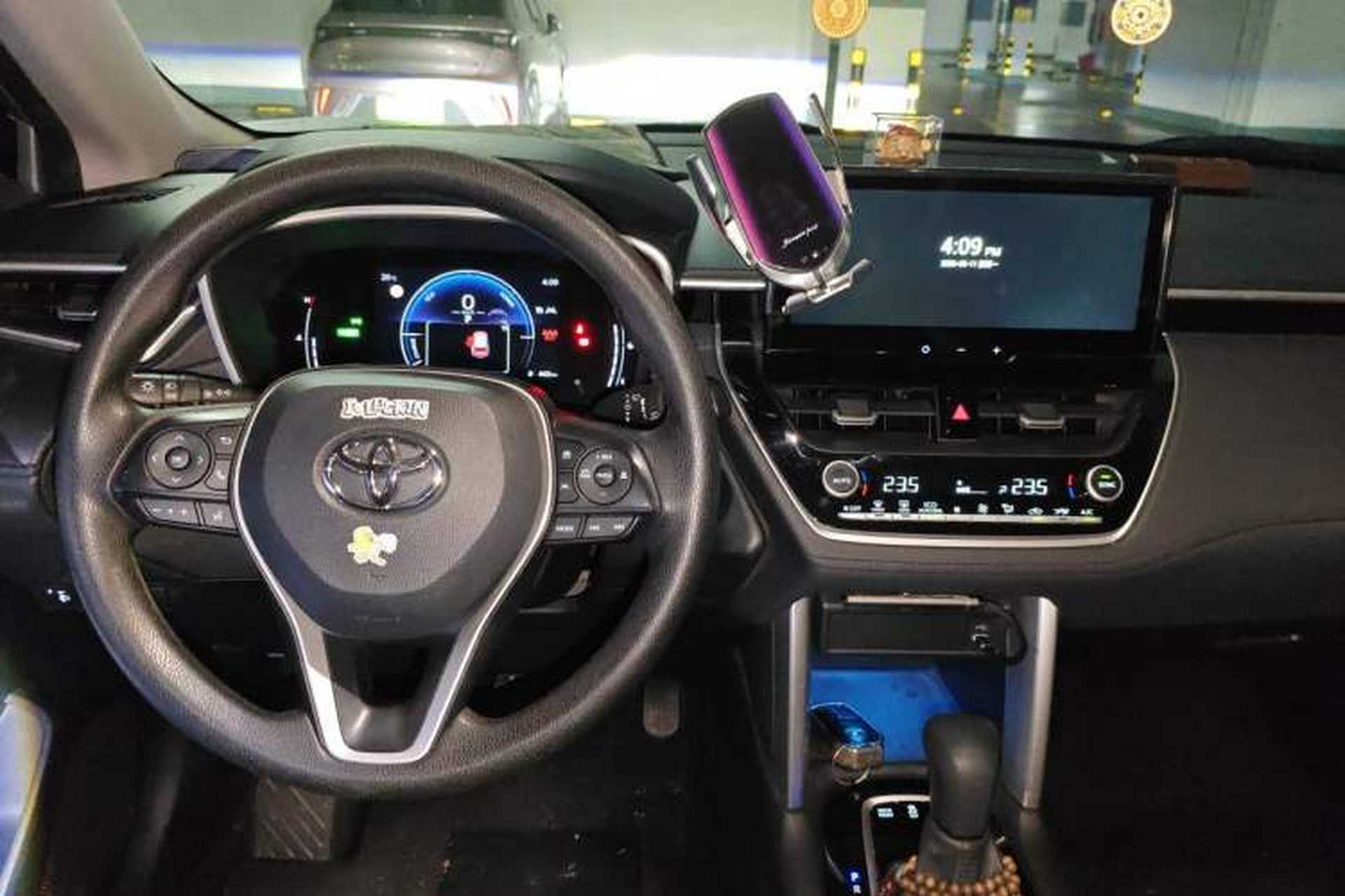 Used Toyota FRONTLANDER 2023 2.0L Smart Electric Hybrid Dual-Engine Luxury Edition Center Console