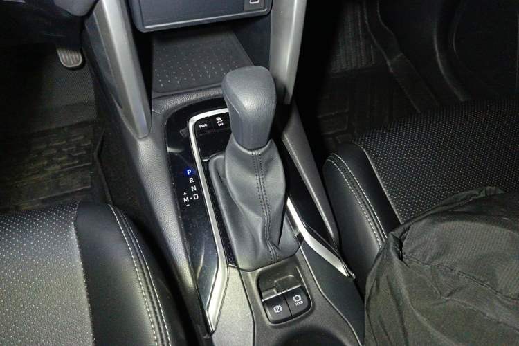 Used Toyota FRONTLANDER 2023 2.0L CVT Elite Edition Gear Lever