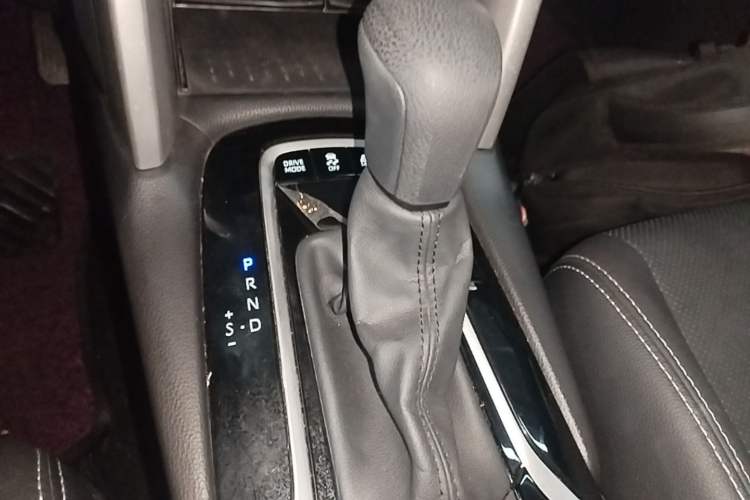 Used Toyota FRONTLANDER 2023 2.0L Smart Electric Hybrid Dual-Engine Luxury Edition Gear Lever