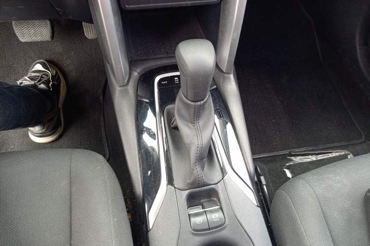 Used Toyota FRONTLANDER 2023 2.0L CVT Elite Edition Gear Lever