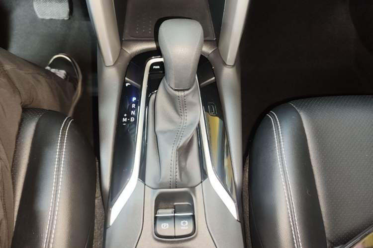 Used Toyota FRONTLANDER 2023 2.0L CVT Elite Edition Gear Lever