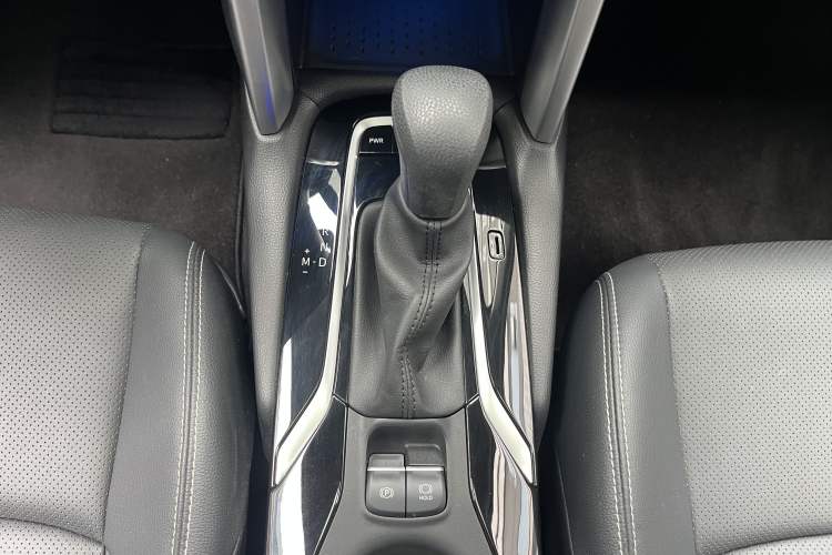 Used Toyota FRONTLANDER 2023 2.0L CVT Luxury Edition Gear Lever