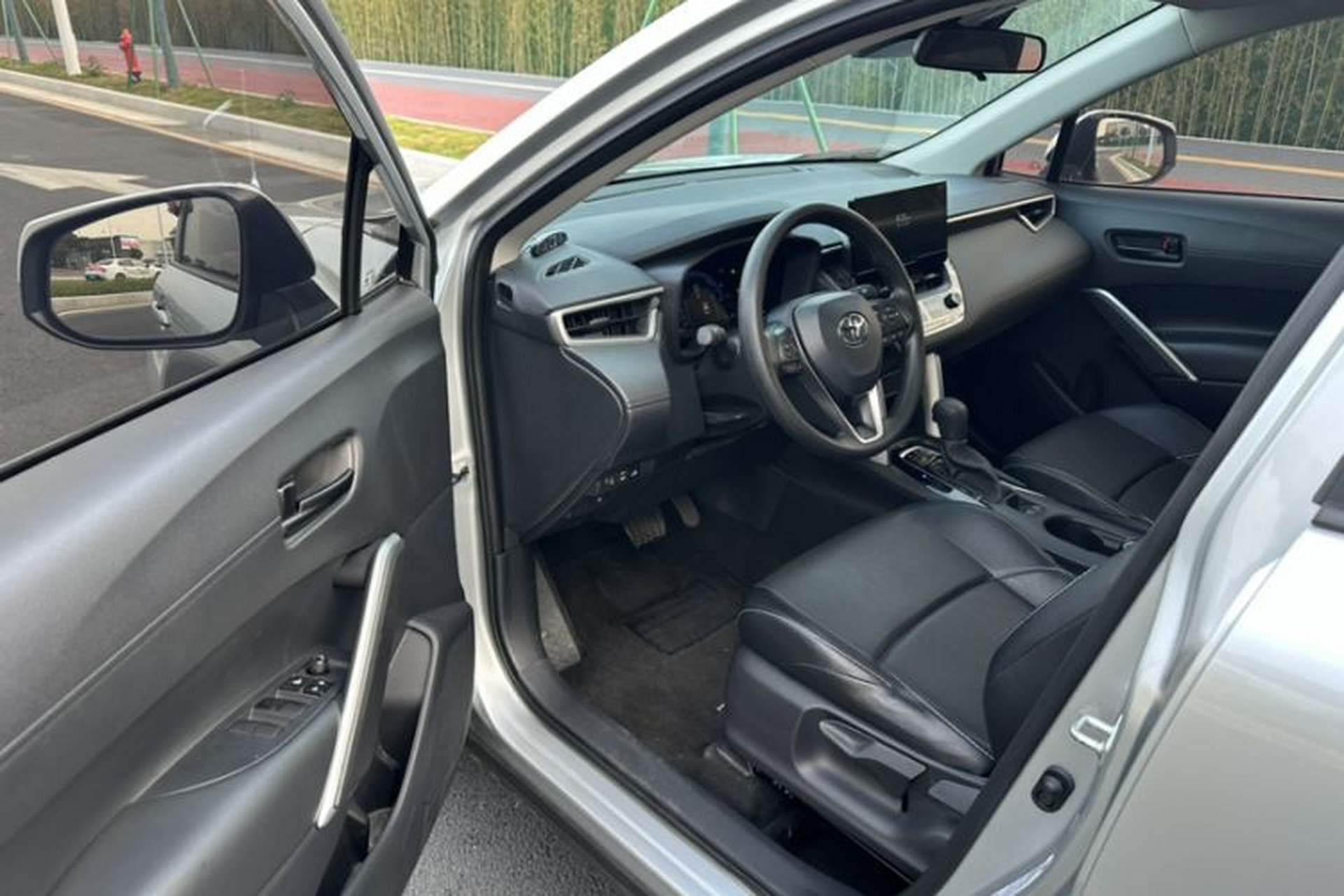 Used Toyota FRONTLANDER 2023 2.0L Smart Electric Hybrid Dual-Engine Leading Edition Interior 2