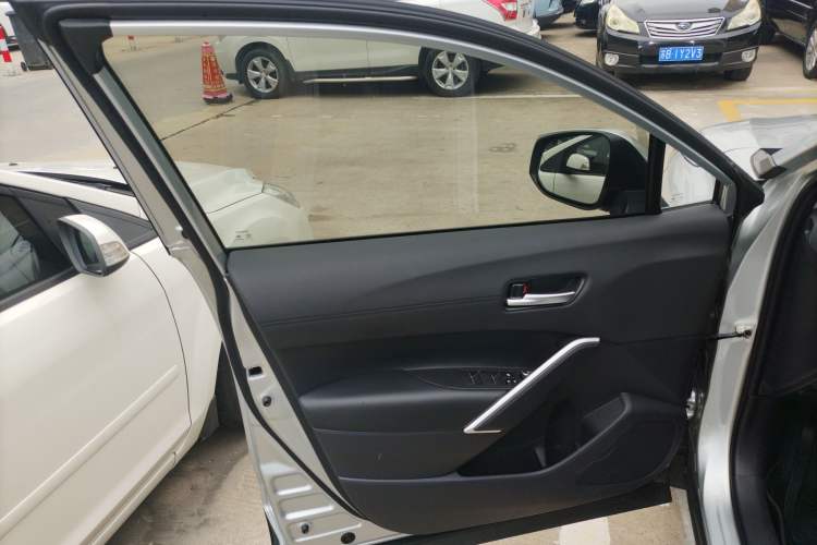 Used Toyota FRONTLANDER 2023 2.0L Smart Electric Hybrid Dual-Engine Luxury Edition Interior 6