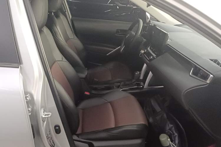 Used Toyota FRONTLANDER 2023 2.0L CVT Elite Edition Right Front Seat