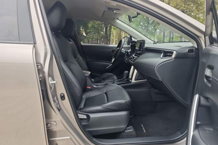 Used Toyota FRONTLANDER 2023 2.0L CVT Elite Edition Right Front Seat
