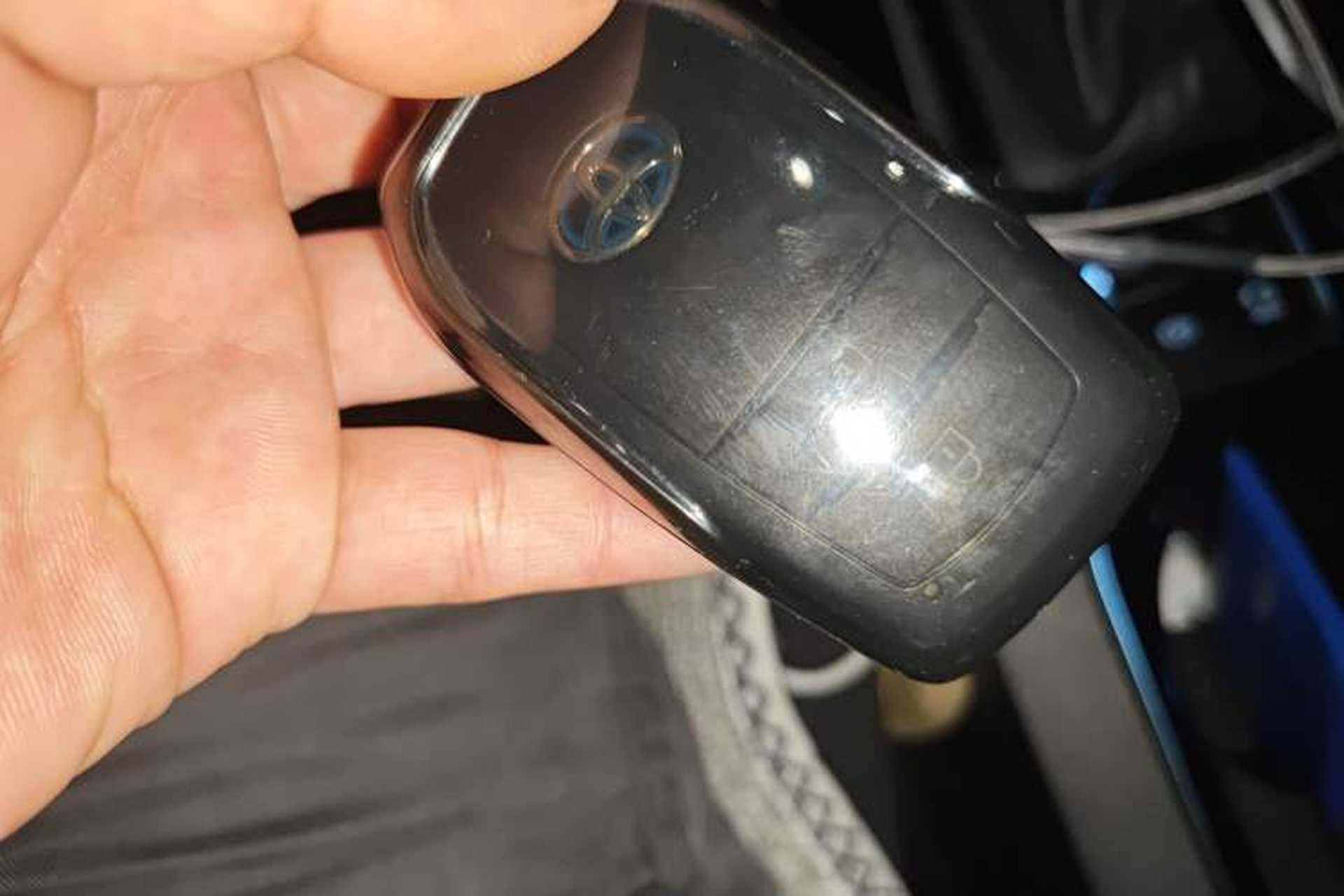 Used Toyota FRONTLANDER 2023 2.0L Smart Electric Hybrid Dual-Engine Leading Edition Vehicle Key