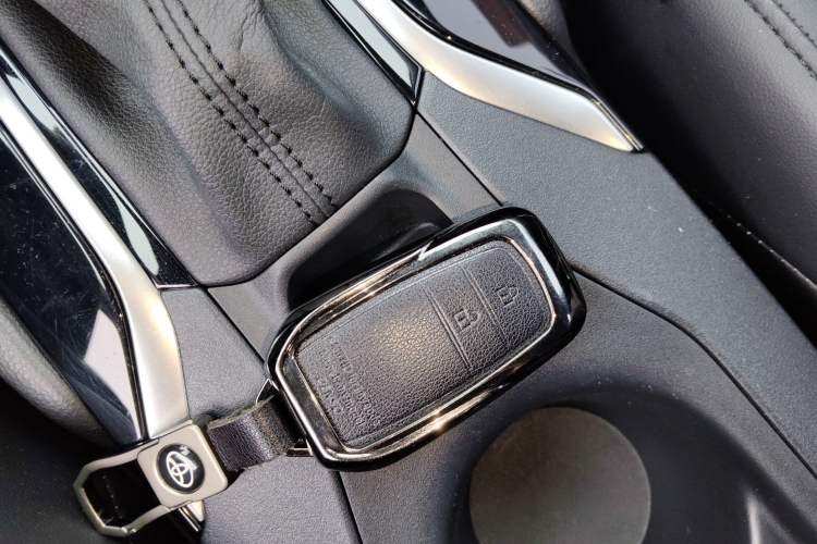 Used Toyota FRONTLANDER 2023 2.0L CVT Leading Edition Vehicle Key