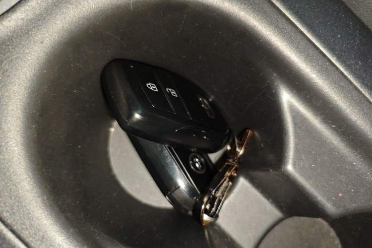 Used Toyota FRONTLANDER 2023 2.0L CVT Leading Edition Vehicle Key