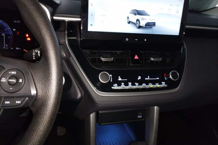 Used Toyota FRONTLANDER 2023 2.0L CVT Luxury Edition Audio And AC Panel