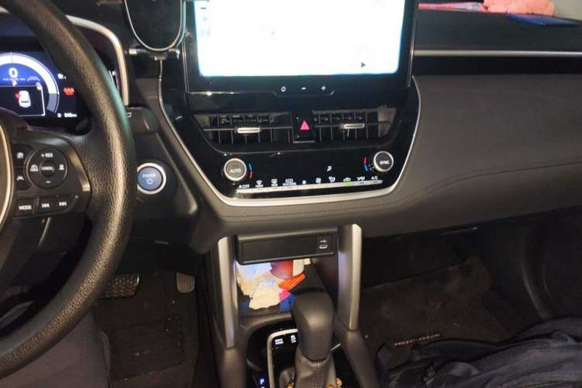 Used Toyota FRONTLANDER 2023 2.0L Smart Electric Hybrid Dual-Engine Luxury Edition Audio And AC Panel