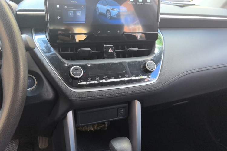 Used Toyota FRONTLANDER 2023 2.0L Smart Electric Hybrid Dual-Engine Leading Edition Audio And AC Panel