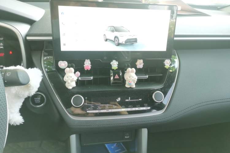 Used Toyota FRONTLANDER 2023 2.0L CVT Luxury Edition Audio And AC Panel
