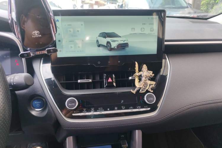 Used Toyota FRONTLANDER 2023 2.0L Smart Electric Hybrid Dual-Engine Luxury Edition Audio And AC Panel