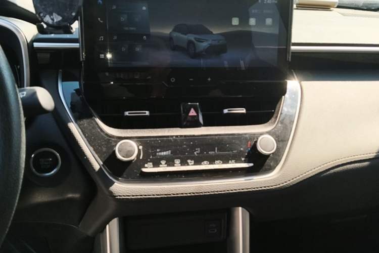 Used Toyota FRONTLANDER 2023 2.0L CVT Luxury Edition Audio And AC Panel
