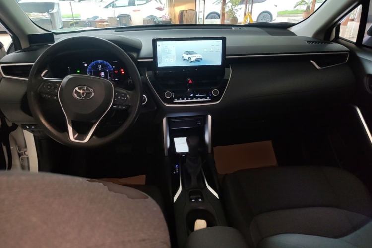 Used Toyota FRONTLANDER 2023 2.0L CVT Leading Edition Center Console