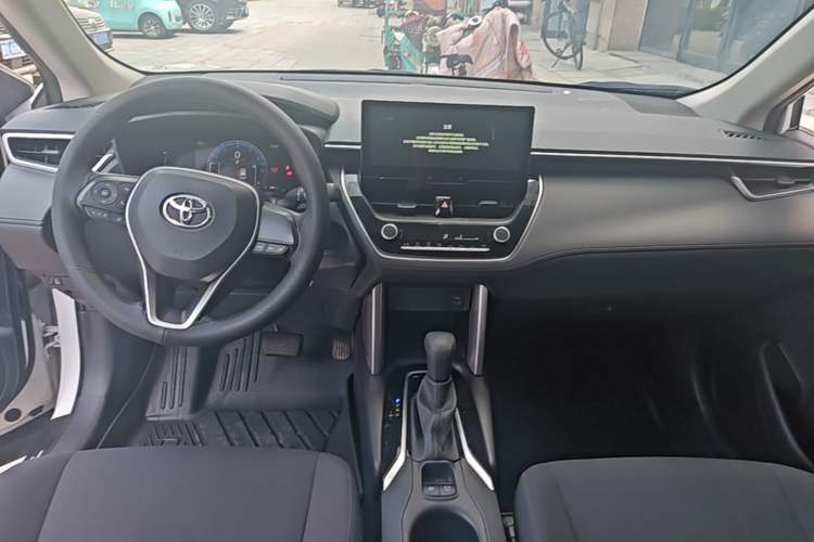 Used Toyota FRONTLANDER 2023 2.0L CVT Elite Edition Center Console