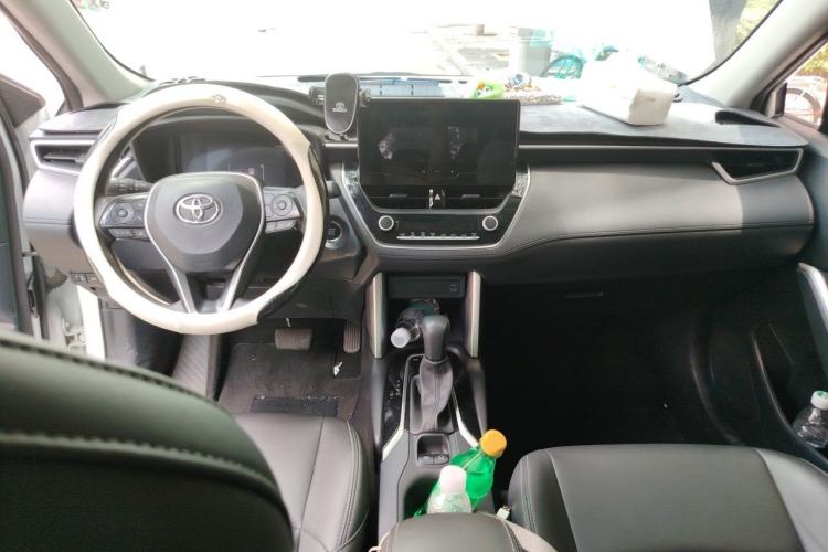 Used Toyota FRONTLANDER 2023 2.0L CVT Leading Edition Center Console