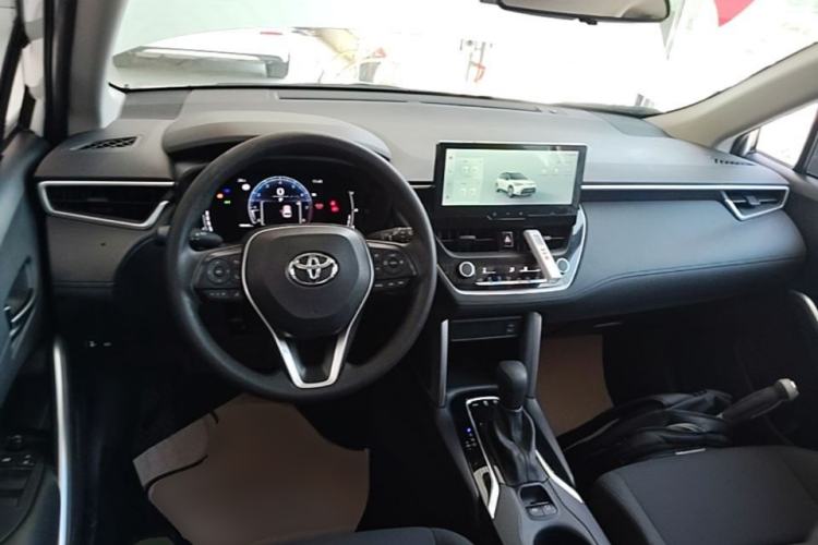 Used Toyota FRONTLANDER 2023 2.0L CVT Leading Edition Center Console