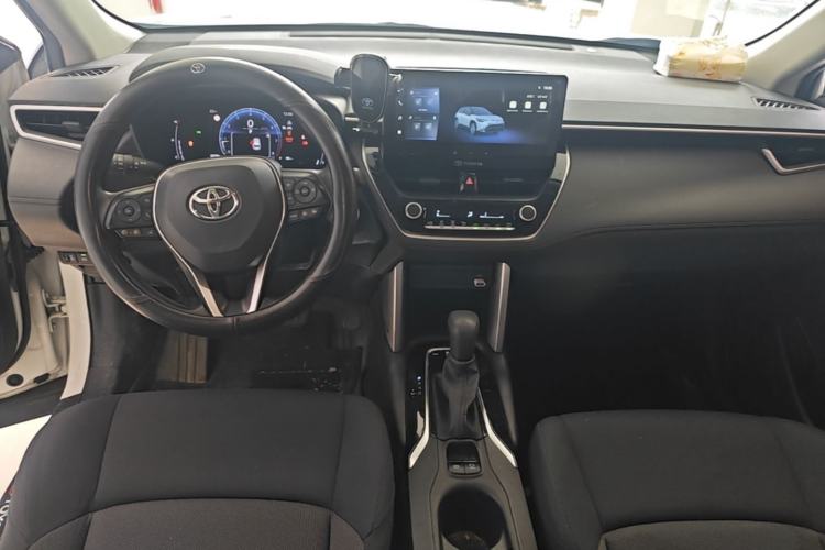 Used Toyota FRONTLANDER 2023 2.0L CVT Leading Edition Center Console