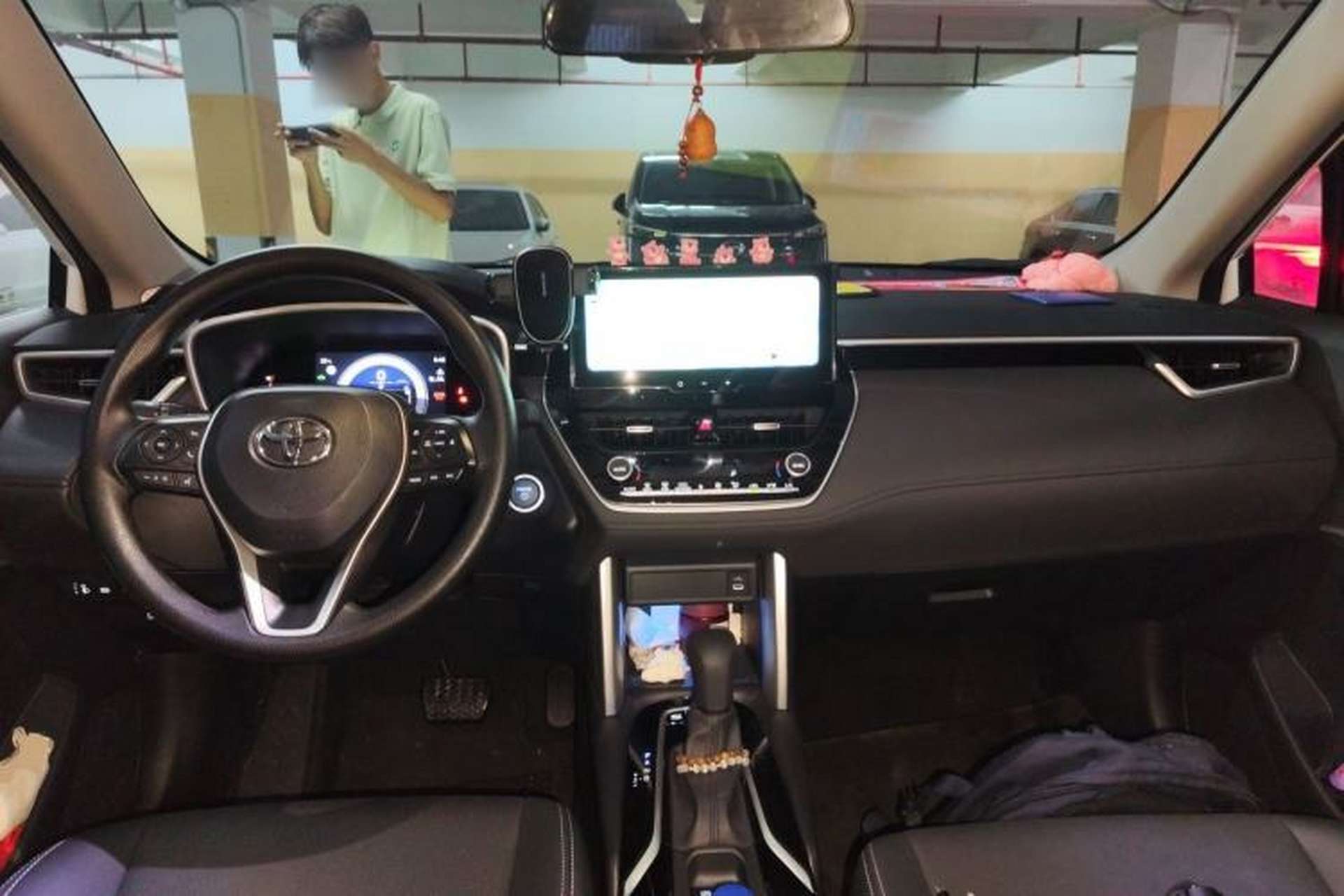Used Toyota FRONTLANDER 2023 2.0L Smart Electric Hybrid Dual-Engine Luxury Edition Center Console
