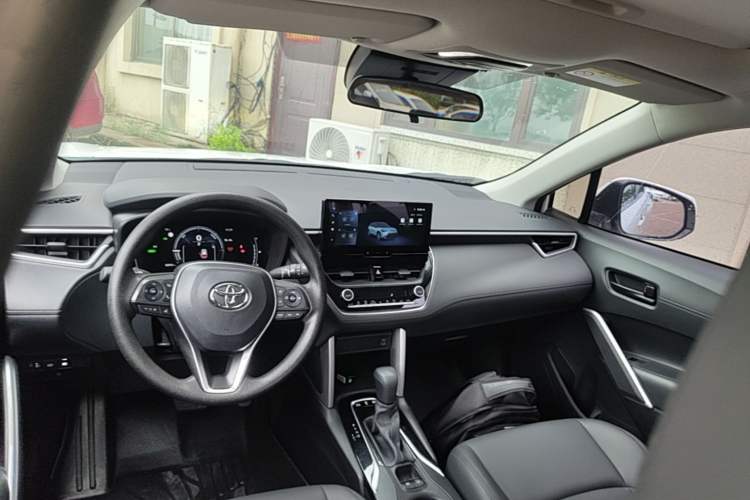 Used Toyota FRONTLANDER 2023 2.0L Smart Electric Hybrid Dual-Engine Leading Edition Center Console