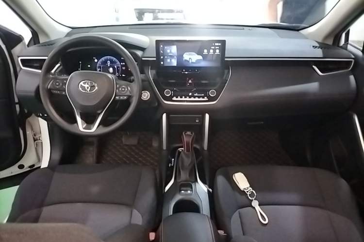Used Toyota FRONTLANDER 2023 2.0L CVT Leading Edition Center Console