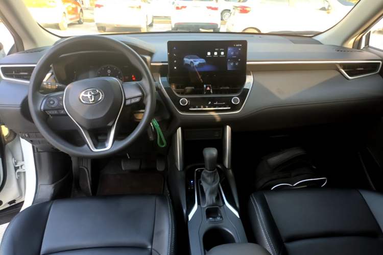 Used Toyota FRONTLANDER 2023 2.0L CVT Elite Edition Center Console