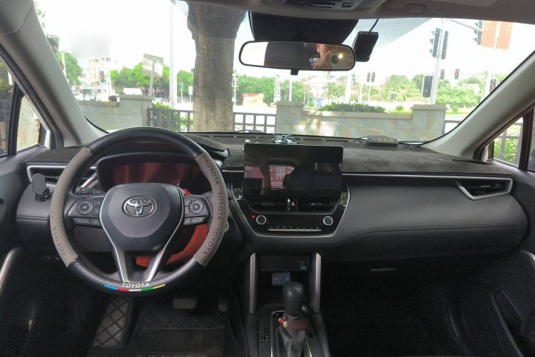 Used Toyota FRONTLANDER 2023 2.0L CVT Leading Edition Center Console