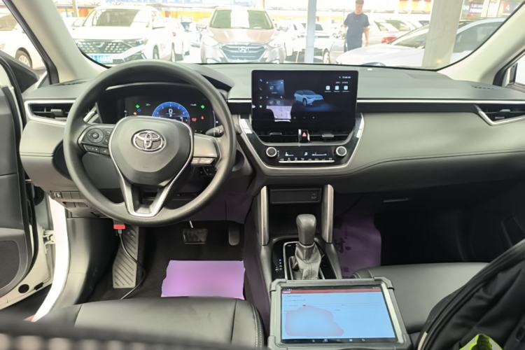 Used Toyota FRONTLANDER 2023 2.0L CVT Elite Edition Center Console