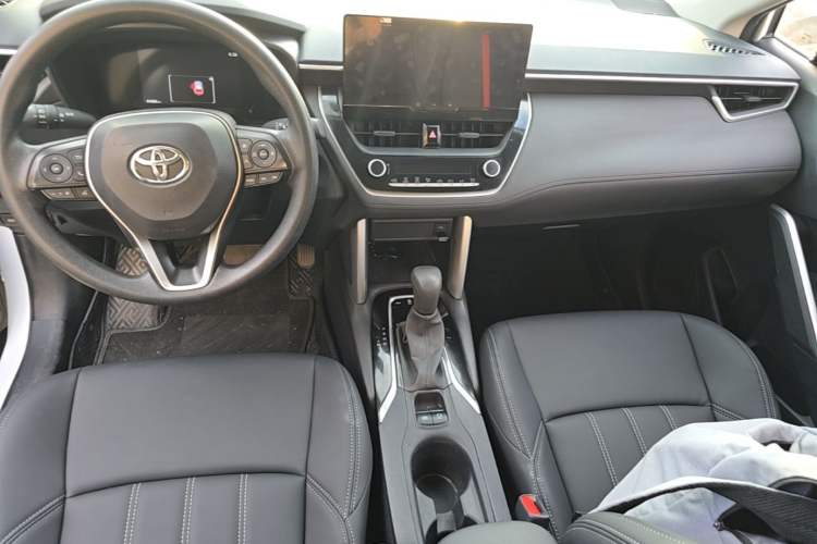 Used Toyota FRONTLANDER 2023 2.0L CVT Leading Edition Center Console